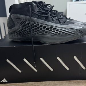 Adidas Men's Black and Gray Sneakers